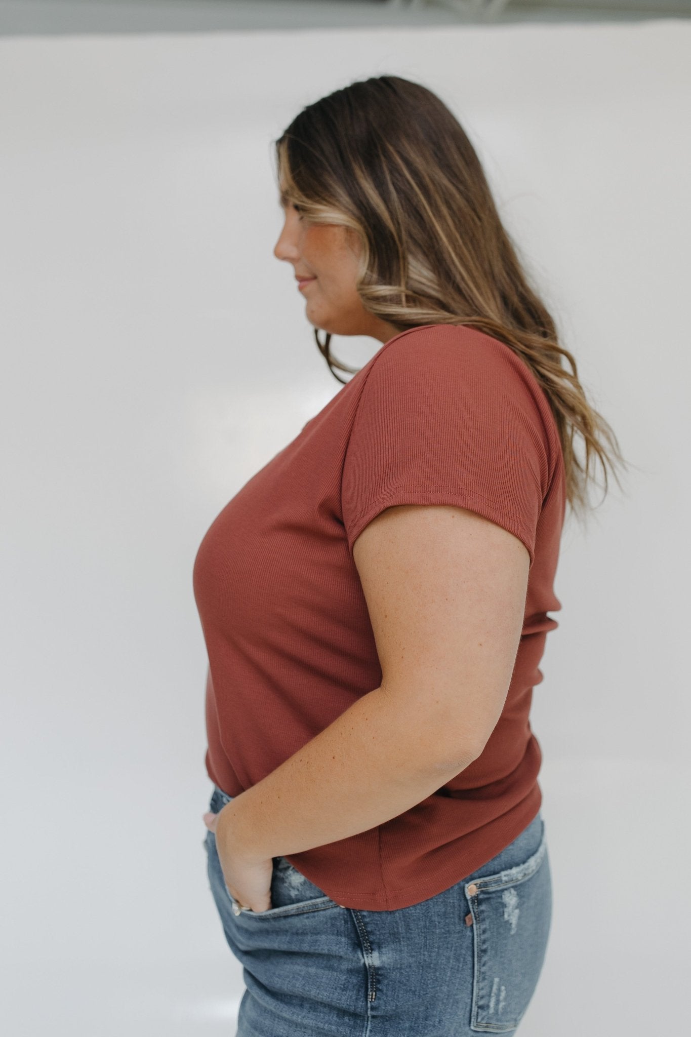 RIBBED ESSENTIAL SCOOPED NECK TEE IN SMOKED CLOVE - Love Marlow