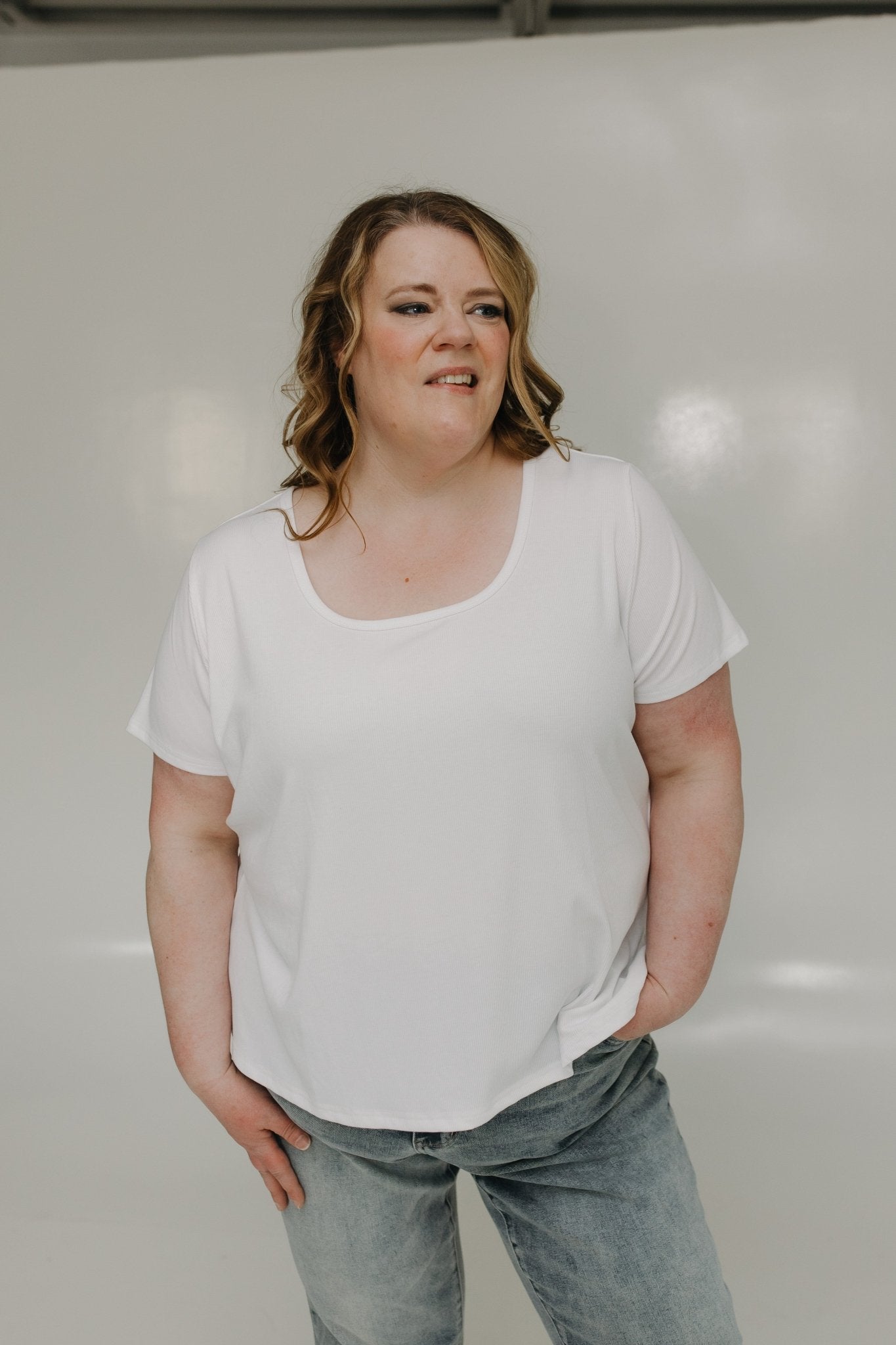 RIBBED ESSENTIAL SCOOPED NECK TEE IN SUNKISSED ECRU - Love Marlow