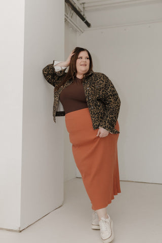 RIBBED KNIT MIDI LENGTH PENCIL SKIRT IN RENARD - Love Marlow