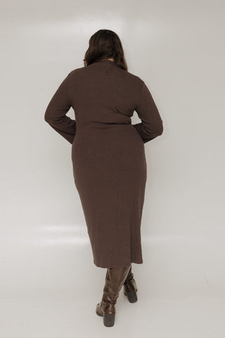 RIBBED LONG - SLEEVE TURTLENCK SWEATER MAXI DRESS IN WEATHERED BARK - Love Marlow