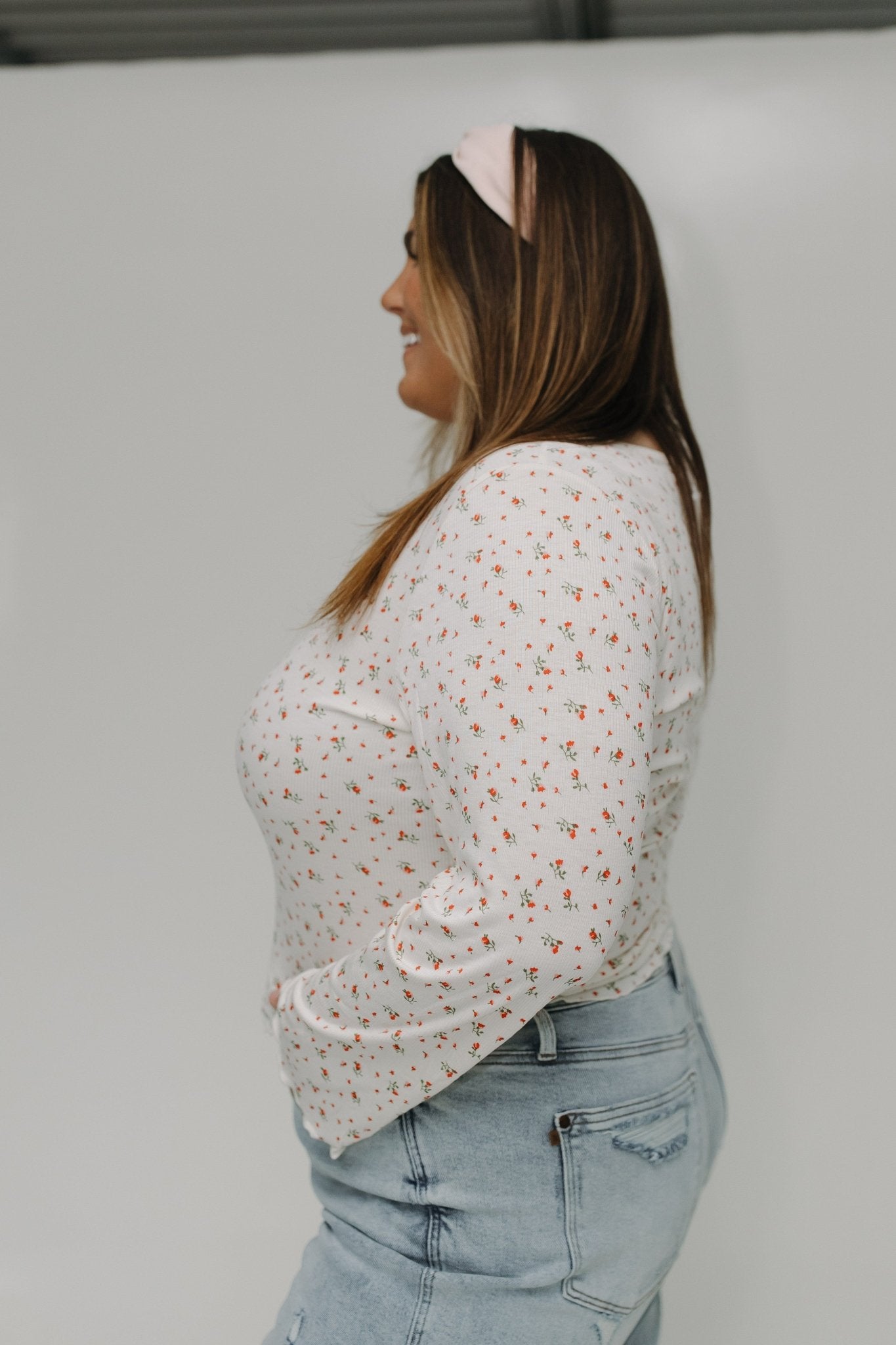 RIBBED SCOOP NECK LONG SLEEVE TEE WITH LETTUCE HEM - Love Marlow