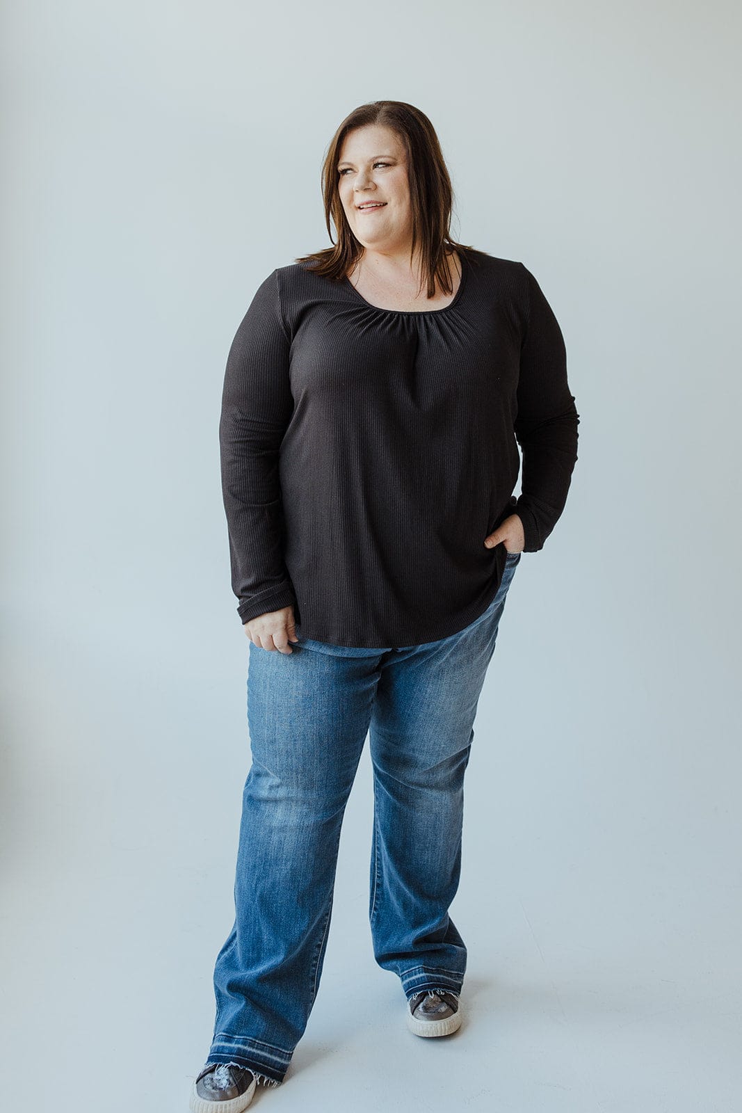 RIBBED SCOOP NECK TEE WITH KEYHOLE IN BLACK - Love Marlow