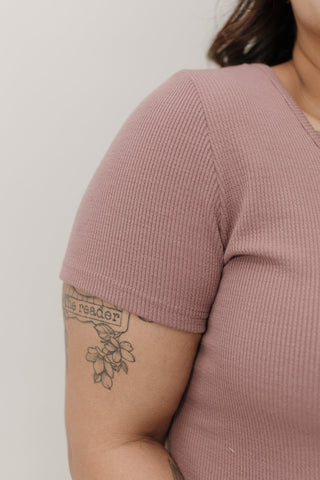Ribbed Scoop Tee – Sun - Kissed Mulberry - Love Marlow