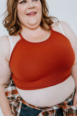 RIBBED SEAMLESS CROP TOP IN TANDOORI - Love Marlow