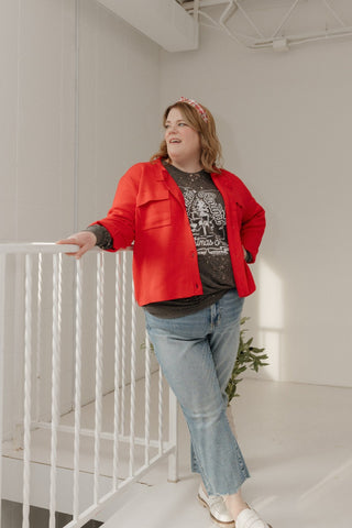 "ROCKIN' ROUND THE CHRISTMAS TREE" HOLIDAY CREWNECK GRAPHIC TEE - Love Marlow