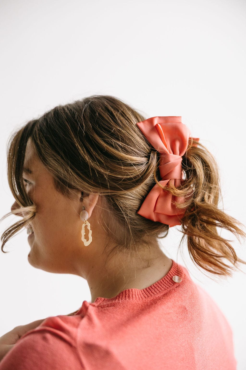 SATIN BOW HAIR CLAW IN BLUSH PINK - Love Marlow