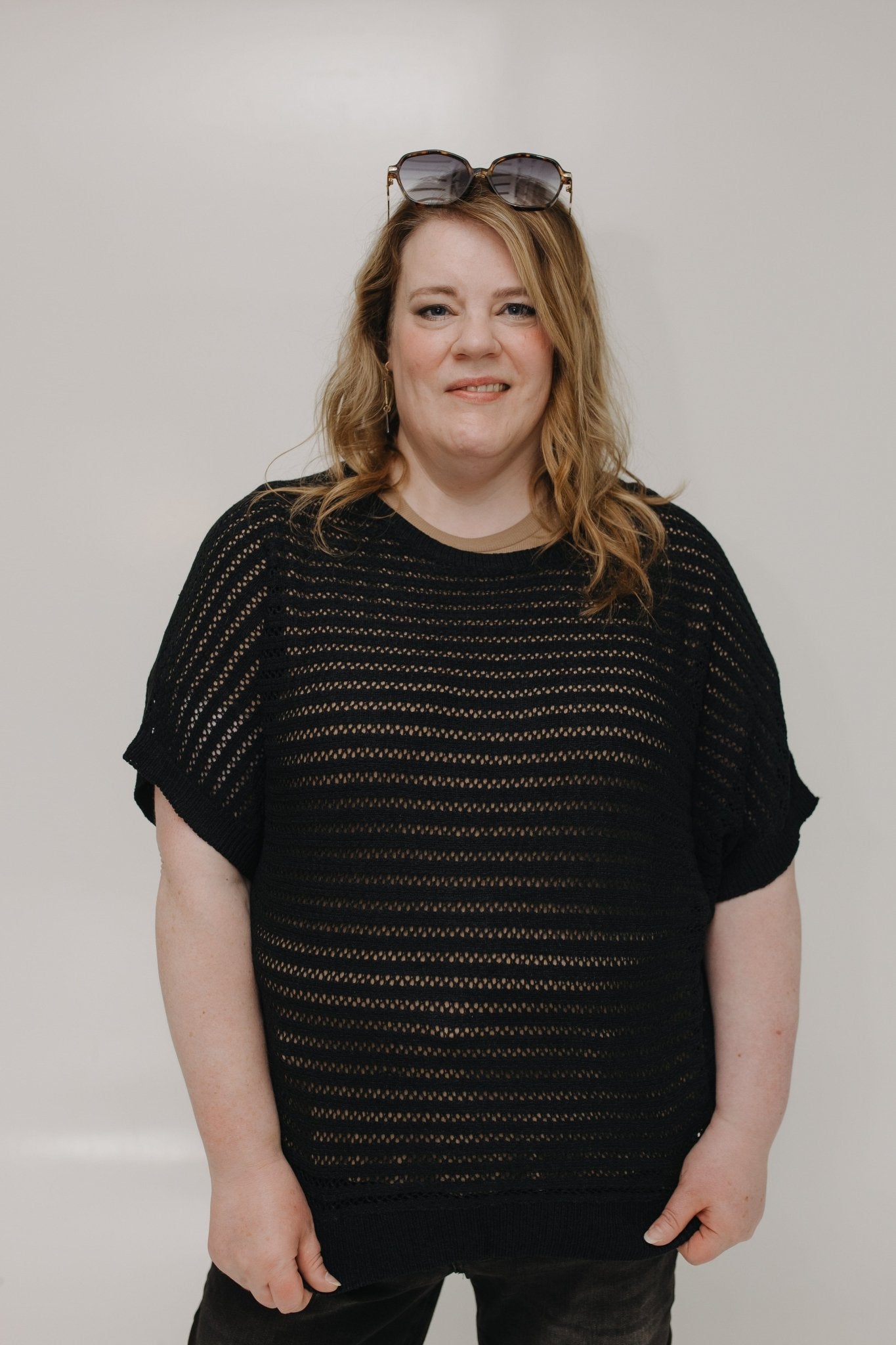 SHORT SLEEVE CROCHET SWEATER IN BLACK - Love Marlow