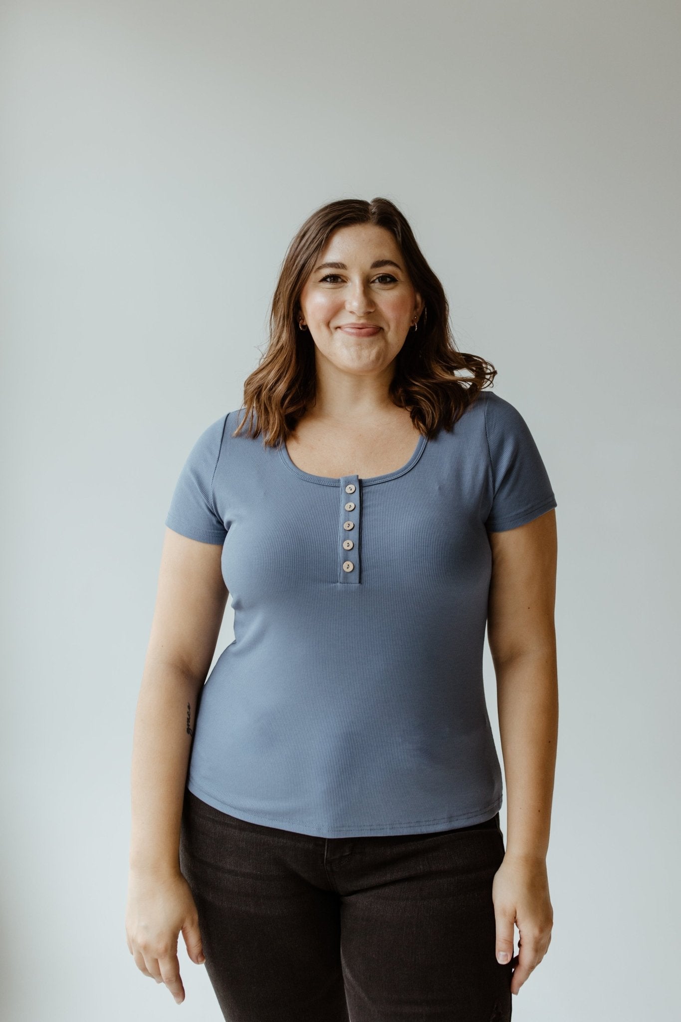 SHORT SLEEVE SCOOPED NECK HENLEY IN ADRIFT - Love Marlow