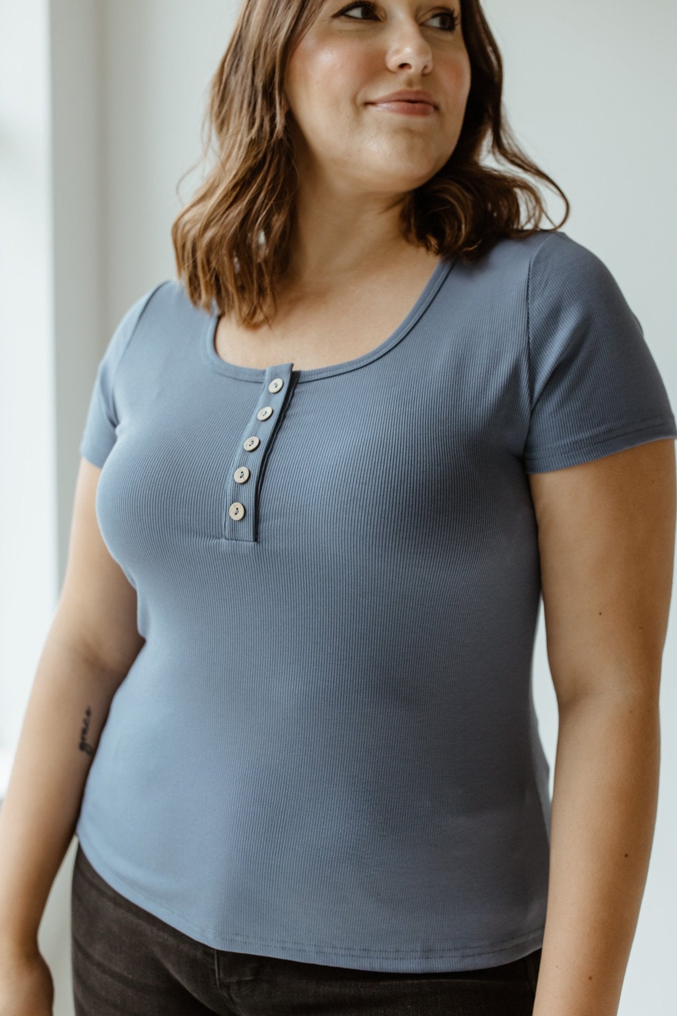 SHORT SLEEVE SCOOPED NECK HENLEY IN ADRIFT - Love Marlow