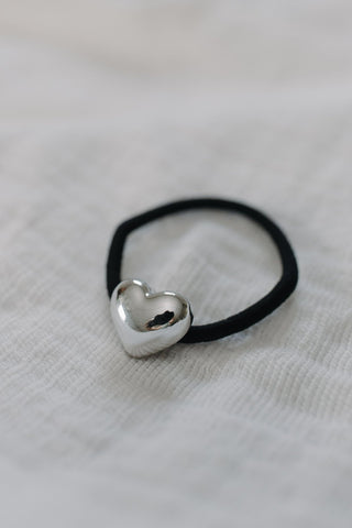 SILVER SOLID HEART PONYTAIL HOLDER – CHIC METAL HAIR ACCESSORY - Love Marlow