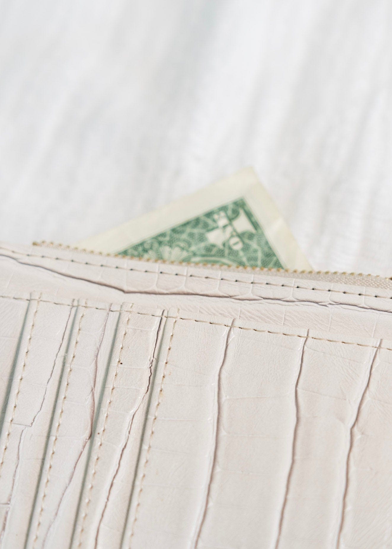 SIMPLE WALLET IN BONE CROC - Love Marlow