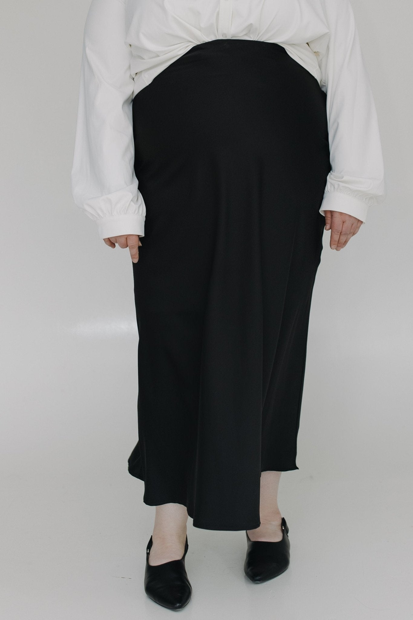 SLEEK MIDI LENGTH SKIRT IN BLACK - Love Marlow