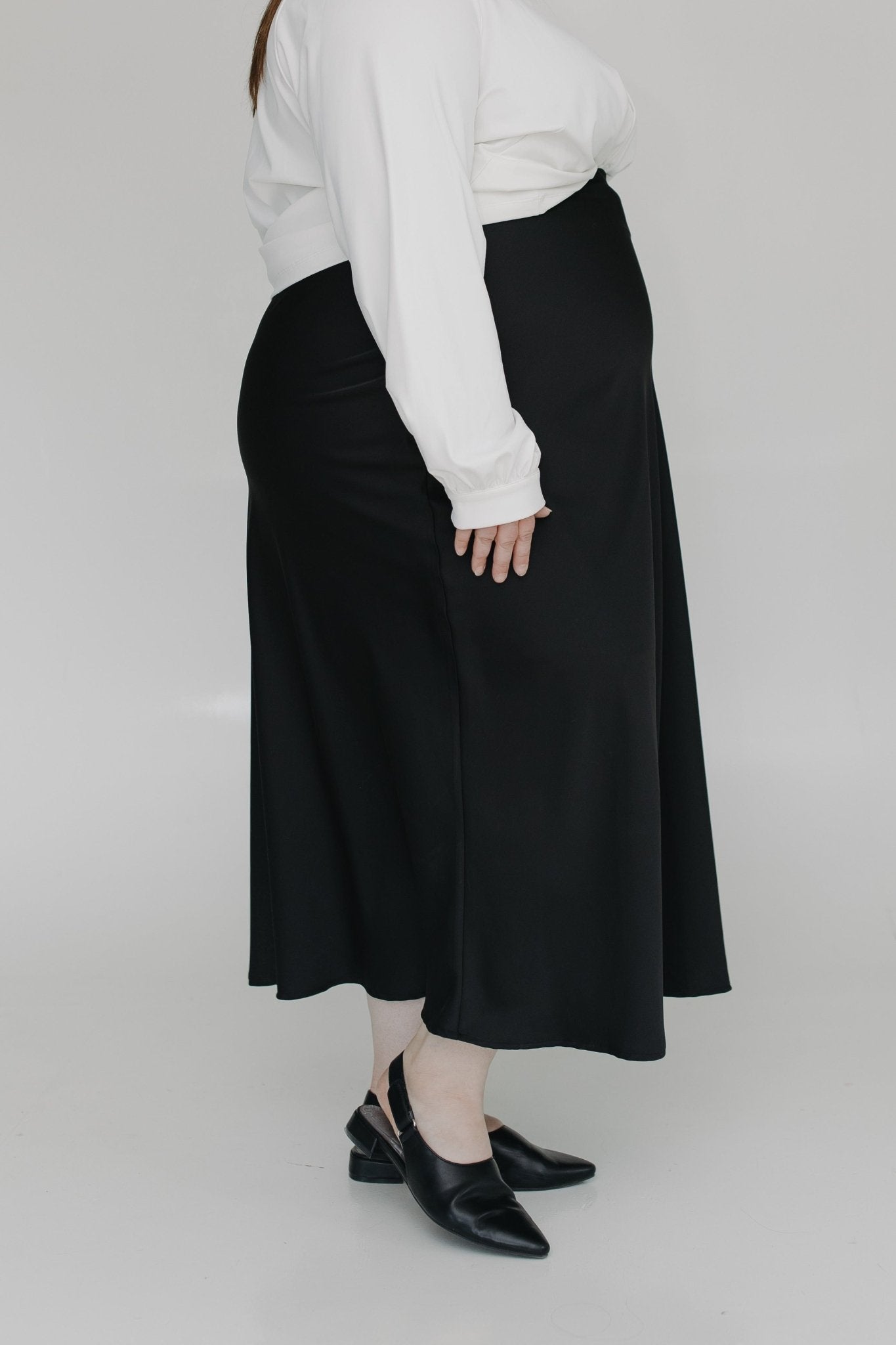 SLEEK MIDI LENGTH SKIRT IN BLACK - Love Marlow