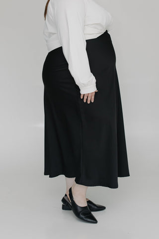 SLEEK MIDI LENGTH SKIRT IN BLACK - Love Marlow