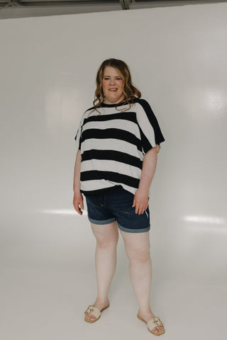 SLIGHTLY DISTRESSED TUMMY CONTROL CUFFED SHORTS IN DARK WASH - Love Marlow