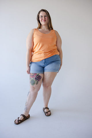 SLIGHTLY DISTRESSED TUMMY CONTROL CUFFED SHORTS IN LIGHTWASH - Love Marlow