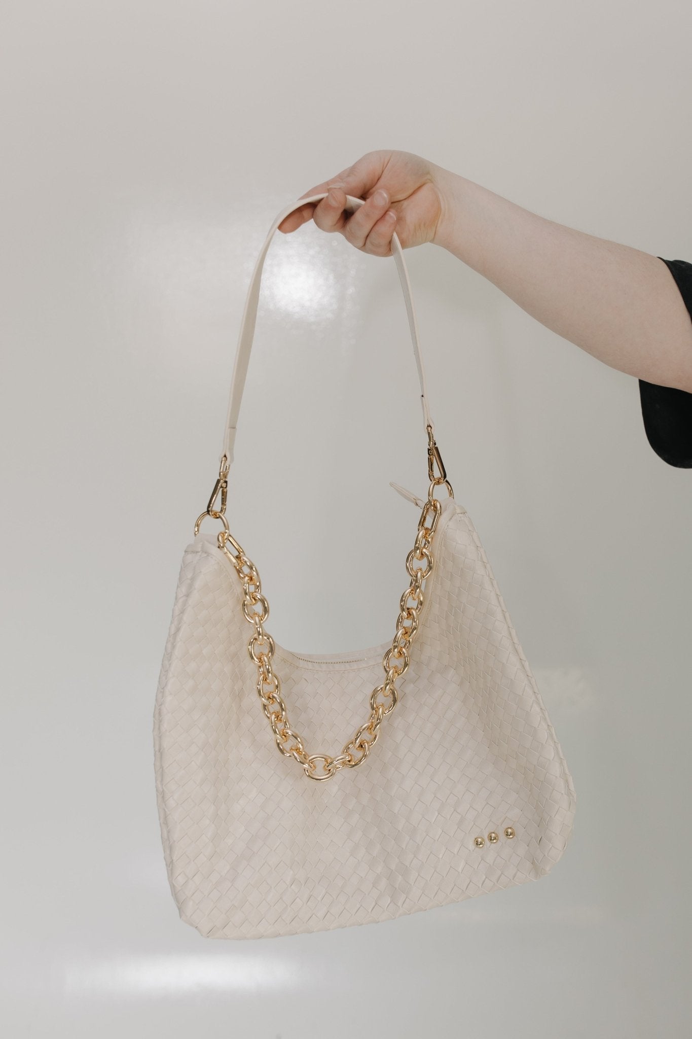 SLOUCHY WOVEN SHOULDER BAG CHIC CHAIN STRAP PURSE IN CREAM - Love Marlow