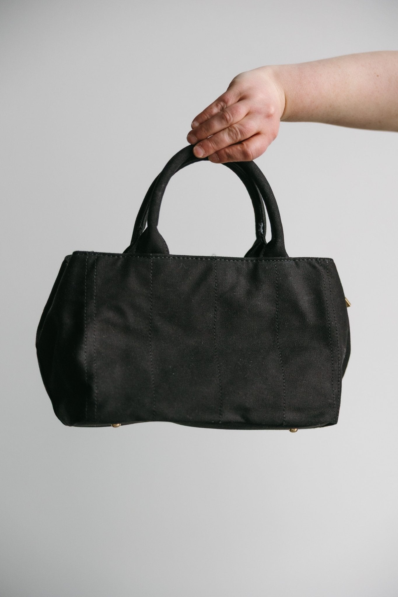 SOLID MEDIUM CANVAS TOTE BAG IN BLACK - Love Marlow