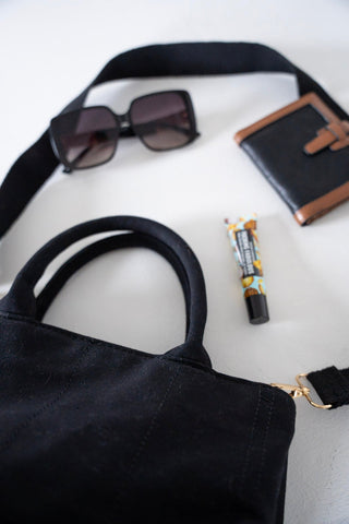 SOLID MEDIUM CANVAS TOTE BAG IN BLACK - Love Marlow