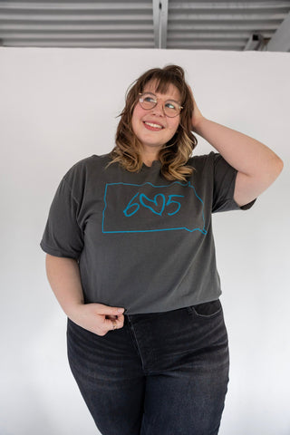 South Dakota 605 Graphic Tee – Premium Comfort Colors in Grey - Love Marlow