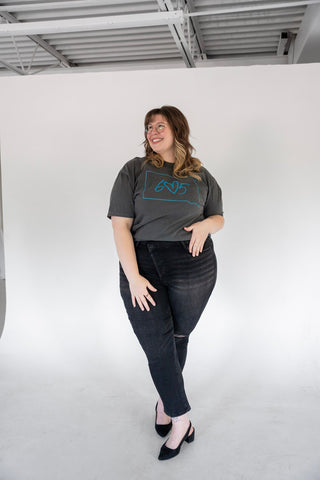 South Dakota 605 Graphic Tee – Premium Comfort Colors in Grey - Love Marlow