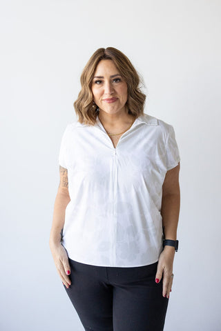 Spanx® SUNSHINE SHORT SLEEVE TOP IN FLORET WHITE - xL - Love Marlow