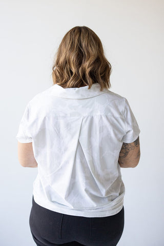 Spanx® SUNSHINE SHORT SLEEVE TOP IN FLORET WHITE - xL - Love Marlow