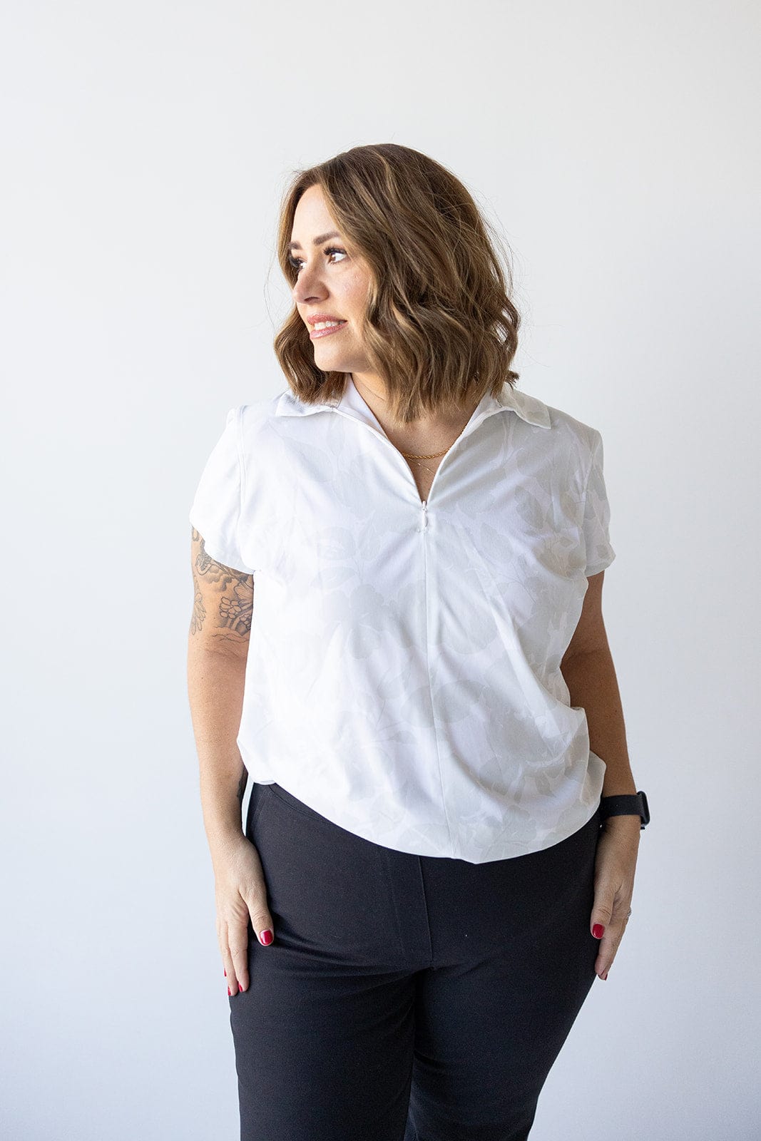 Spanx® SUNSHINE SHORT SLEEVE TOP IN FLORET WHITE - xL - Love Marlow