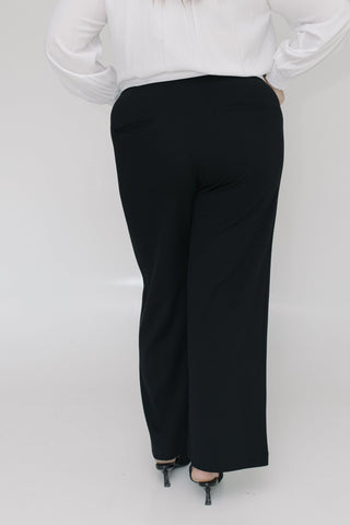 STRAIGHT LEG PULL - ON PANT IN BLACK - Love Marlow