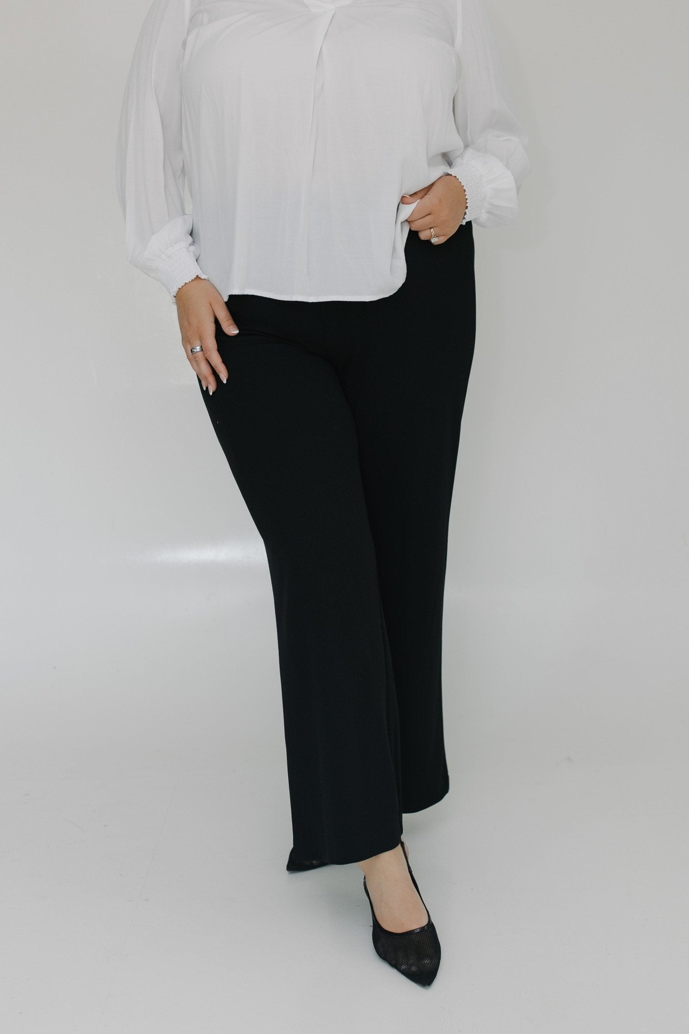 STRAIGHT LEG PULL - ON PANT IN BLACK - Love Marlow