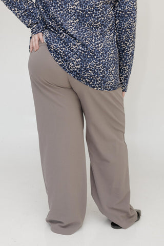 STRAIGHT LEG PULL - ON PANT IN STONE PETITE LENGTH - Love Marlow