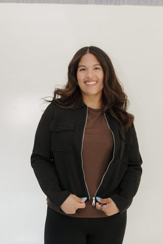 STRETCHY KNIT DOUBLE POCKET JACKET IN BLACK - Love Marlow