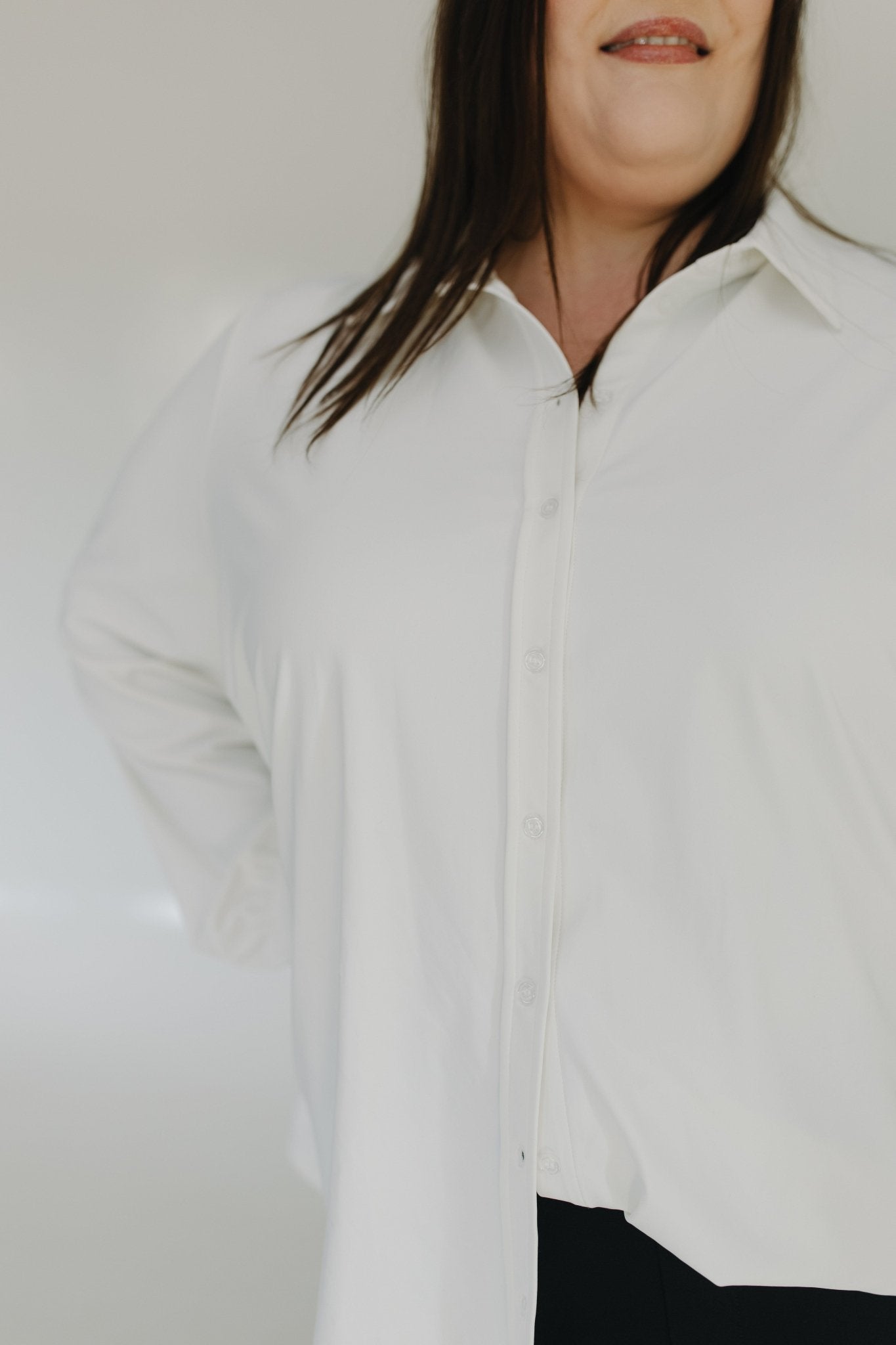 STRETCHY WRINKLE FREE BUTTON - UP BLOUSE IN CLOUD - Love Marlow