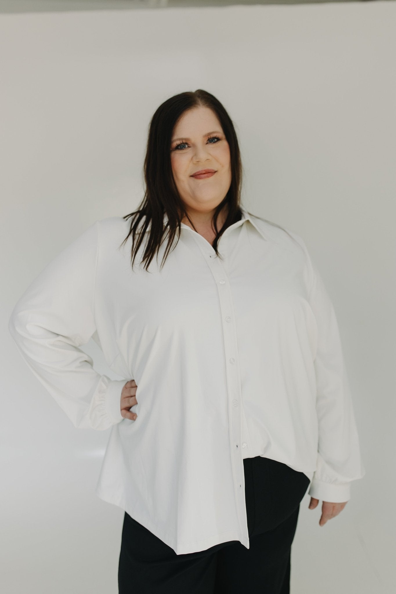 STRETCHY WRINKLE FREE BUTTON - UP BLOUSE IN CLOUD - Love Marlow