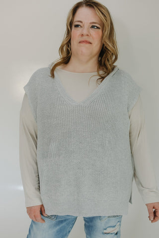 SWEATER VEST WITH HOOD - Love Marlow