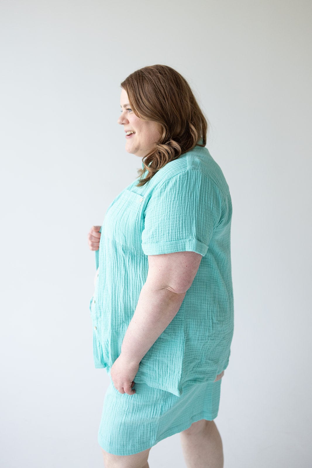 TEXTURED COTTON BUTTON UP BLOUSE IN MAUI - Love Marlow