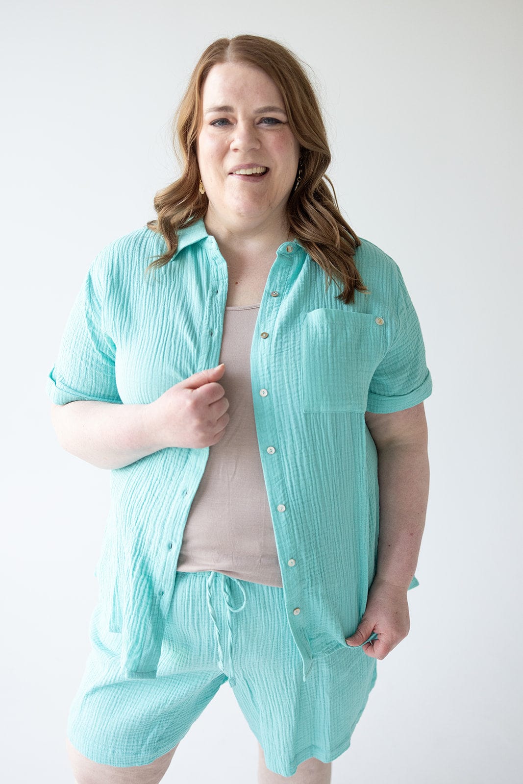 TEXTURED COTTON BUTTON UP BLOUSE IN MAUI - Love Marlow