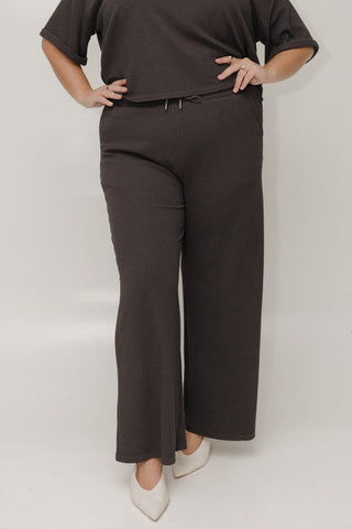TEXTURED KNIT WIDE LEG PANTS IN DEEP CHARCOAL - Love Marlow