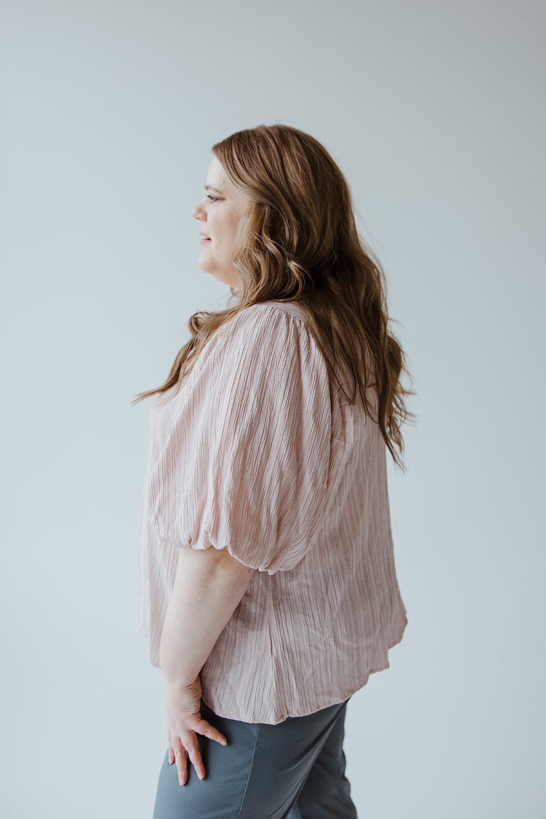 TEXTURED LONG CROP BLOUSE WITH BUBBLE SLEEVE IN ROSEWATER - Love Marlow