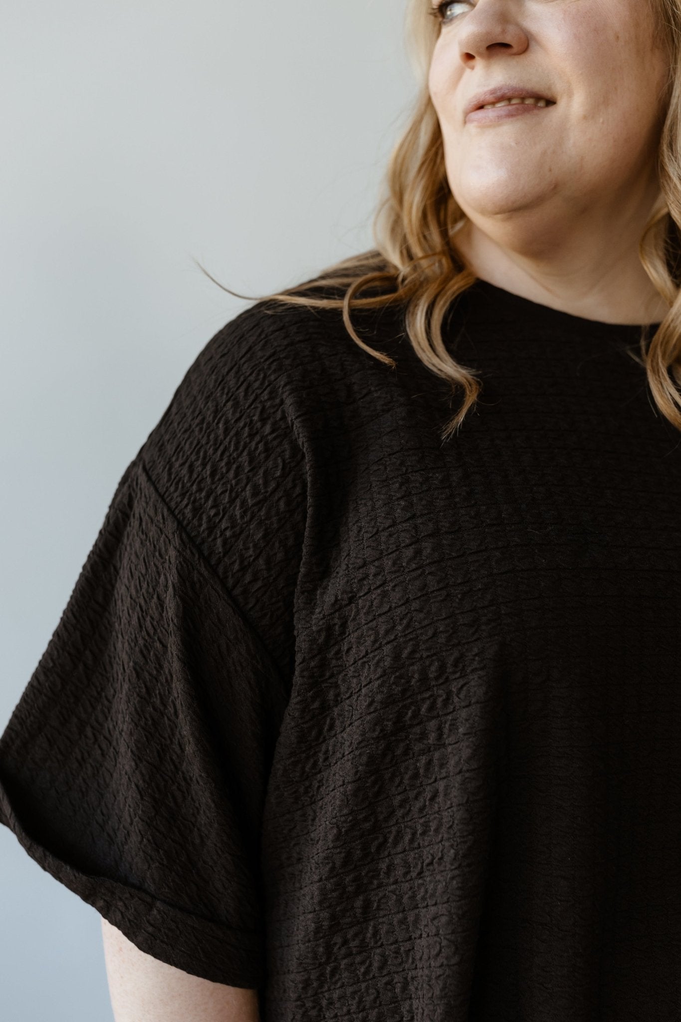 TEXTURED OVERSIZED TEE WITH ROLLED CUFF - Love Marlow