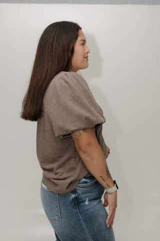 TEXTURED PUFF SLEEVE TOP IN MOCHA MOUSSE - Love Marlow