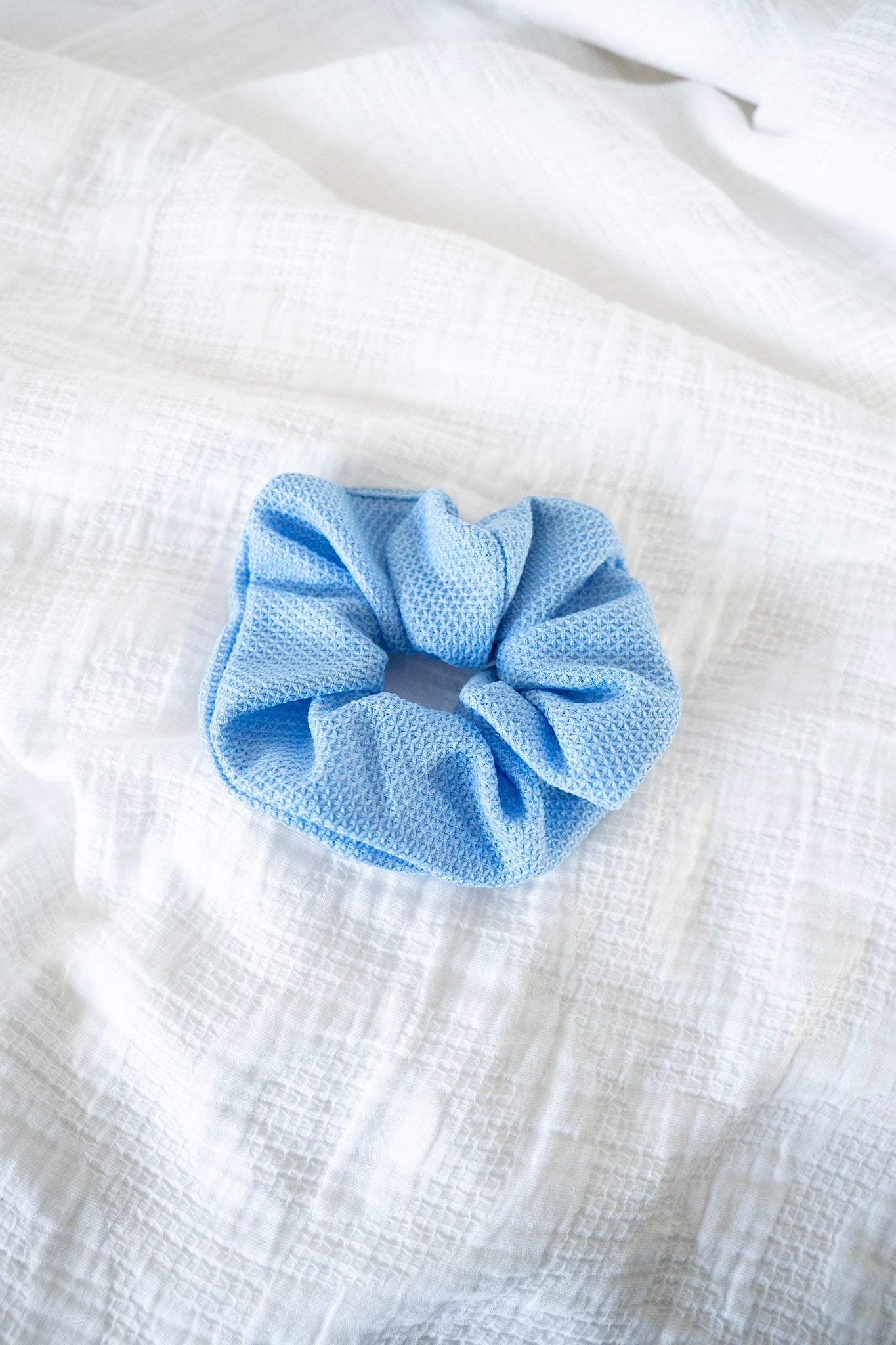 TEXTURED SCRUNCHIE IN SKY BLUE - Love Marlow