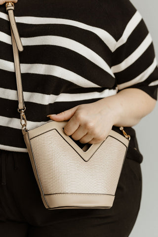 TEXTURED SNAKE PRINT BUCKET BAG IN PINK - Love Marlow