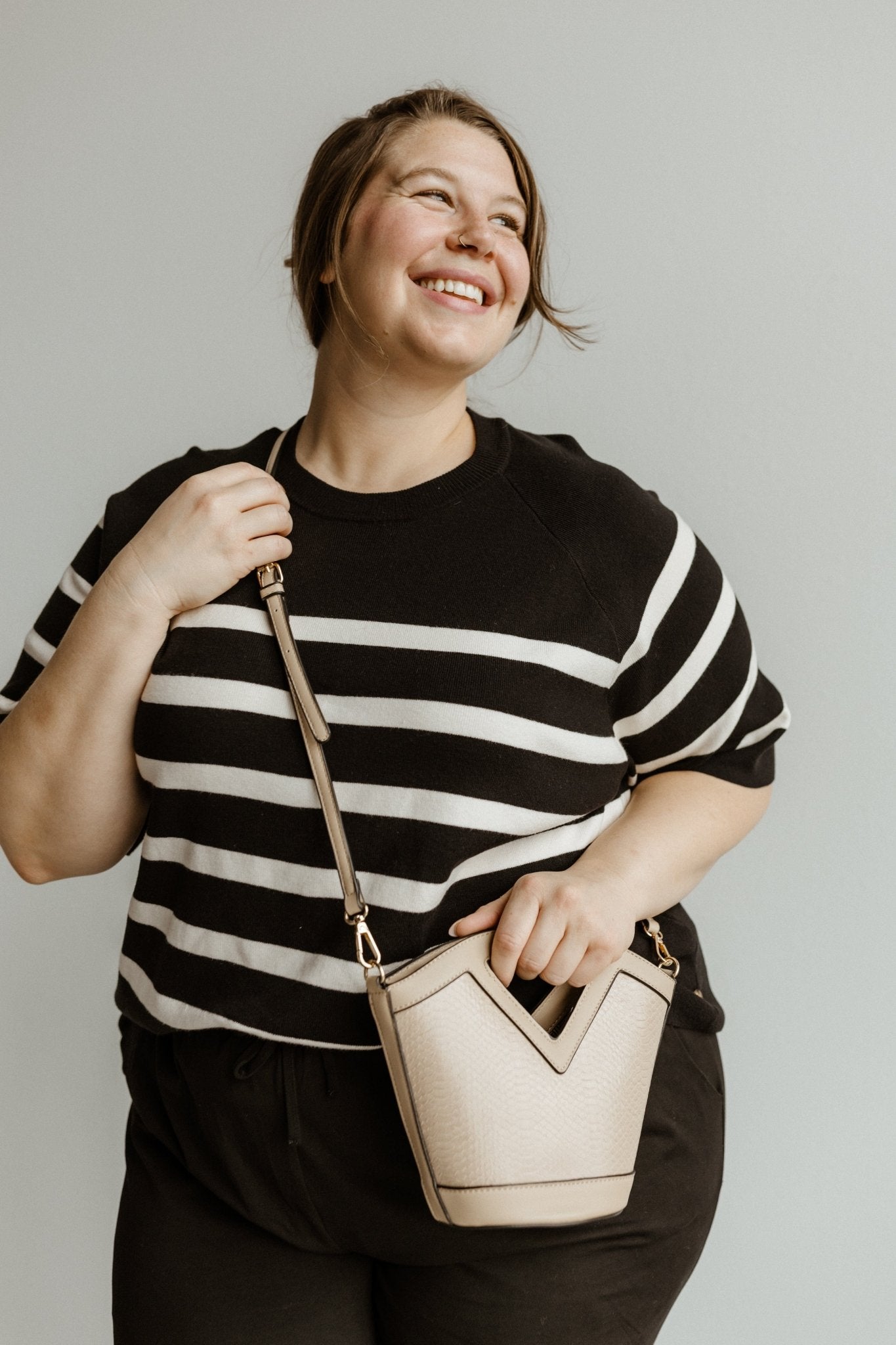 TEXTURED SNAKE PRINT BUCKET BAG IN PINK - Love Marlow