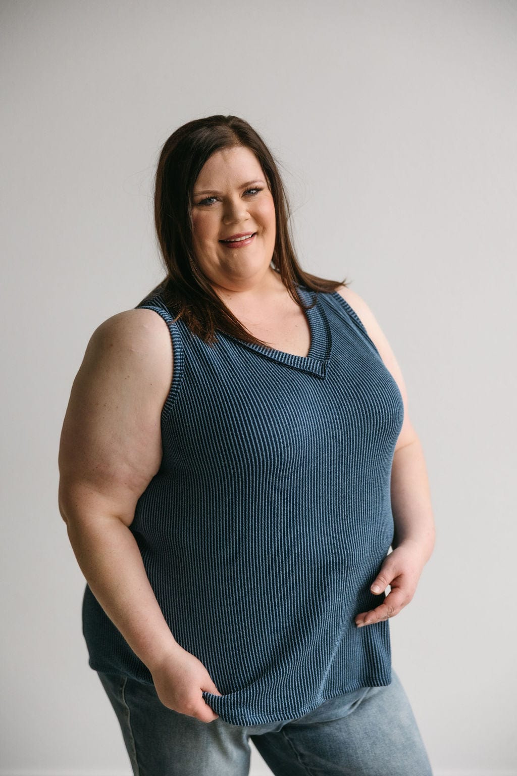 TEXTURED V - NECK TANK WITH WIDE STRAPS IN DARK HORIZON - Love Marlow