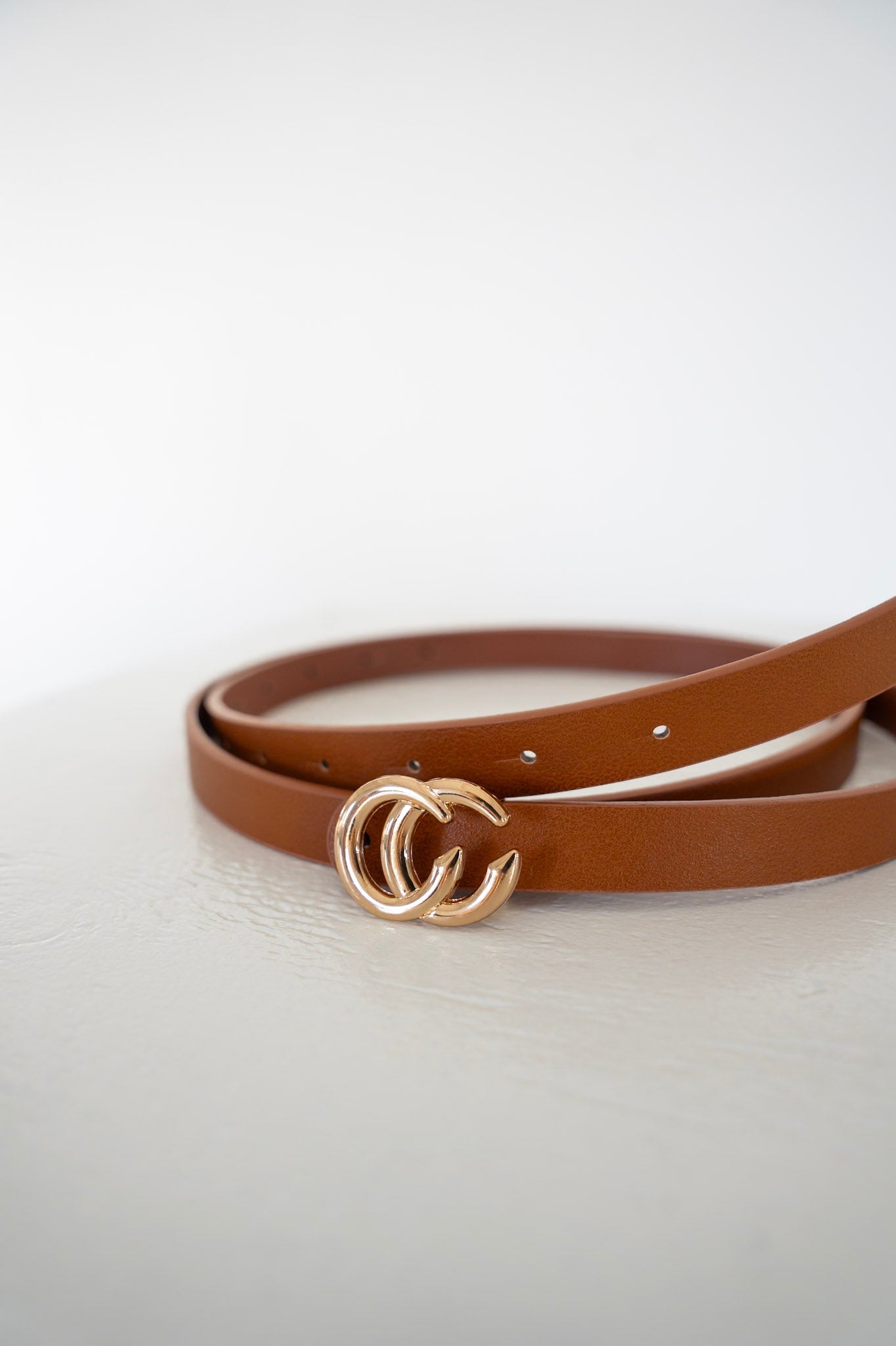 Thin Belt with Gold Accent in Cognac - Love Marlow