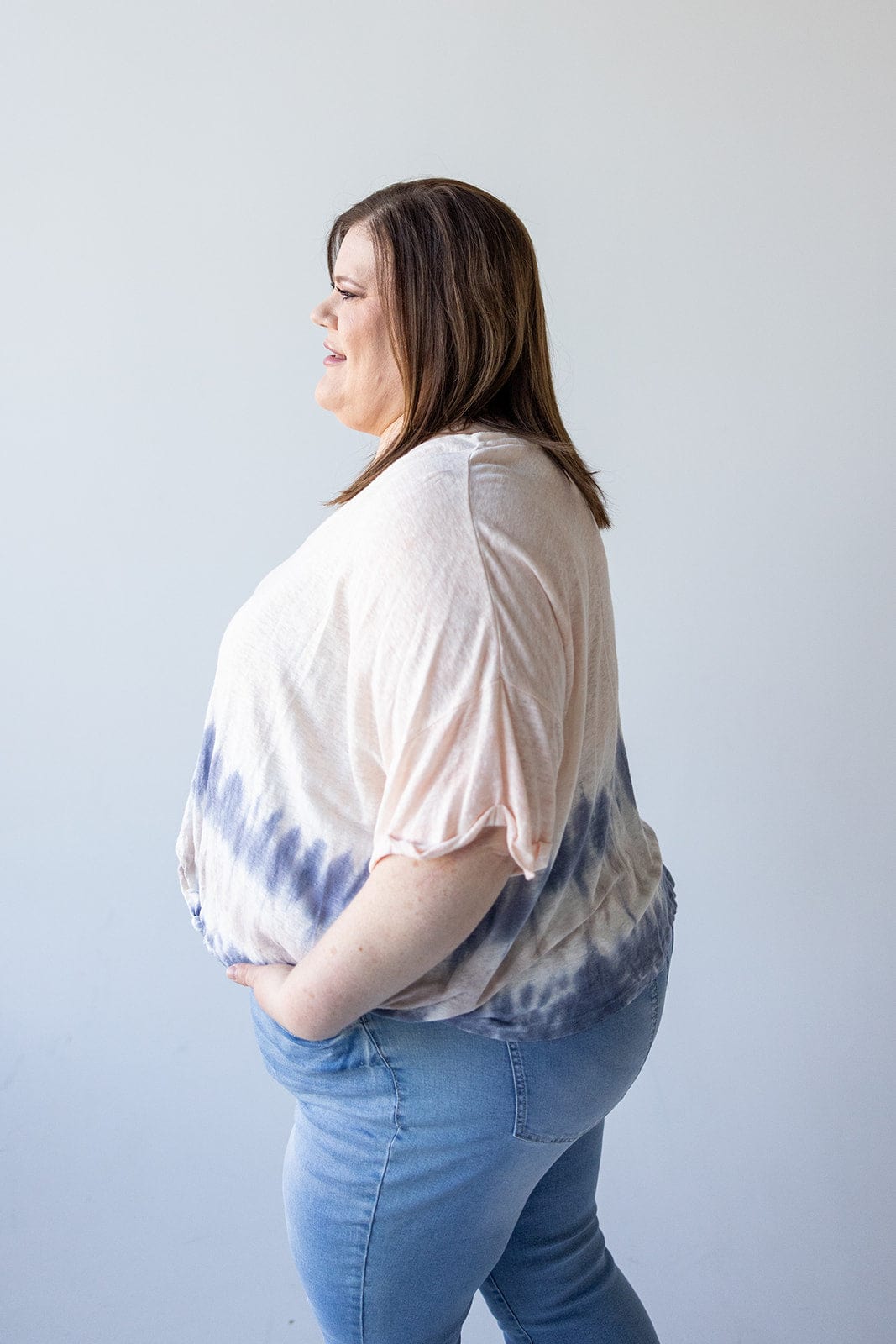 TIE DYE CROPPED TEE IN PEARL - Love Marlow