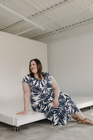 TROPICAL PRINT CINCHED WAIST MAXI DRESS - Love Marlow