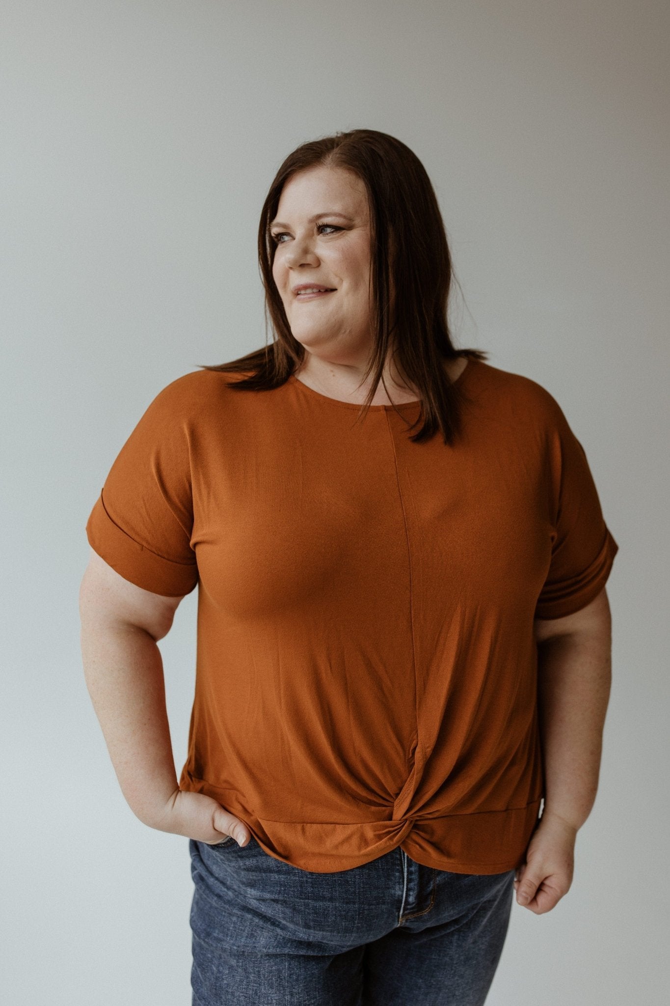 TWIST FRONT TEE IN TANDOORI - Love Marlow