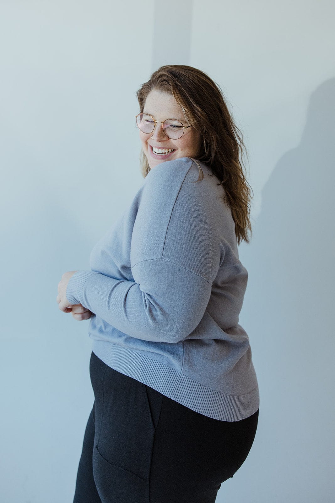 V - NECK FRONT SEAM SWEATER IN PLATINUM - 2x - Love Marlow